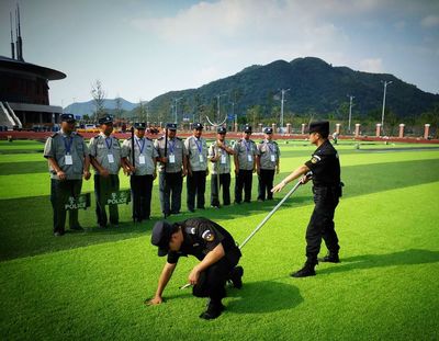 安徽寧國(guó)特警開展學(xué)前校園保安技能培訓(xùn)，筑牢校園安全第一道防線